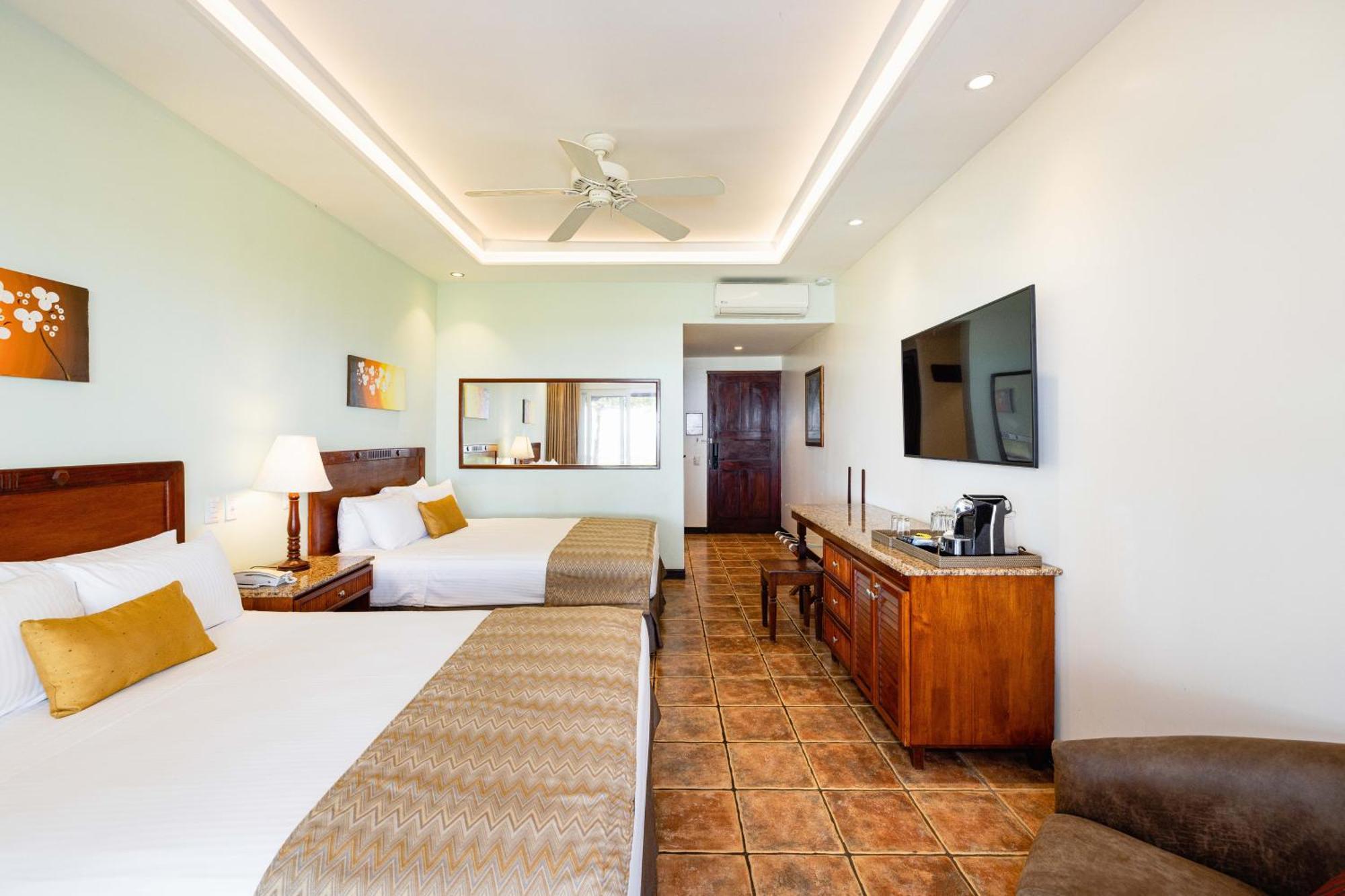 Hotel Tamarindo Diria Beach Resort Oda fotoğraf