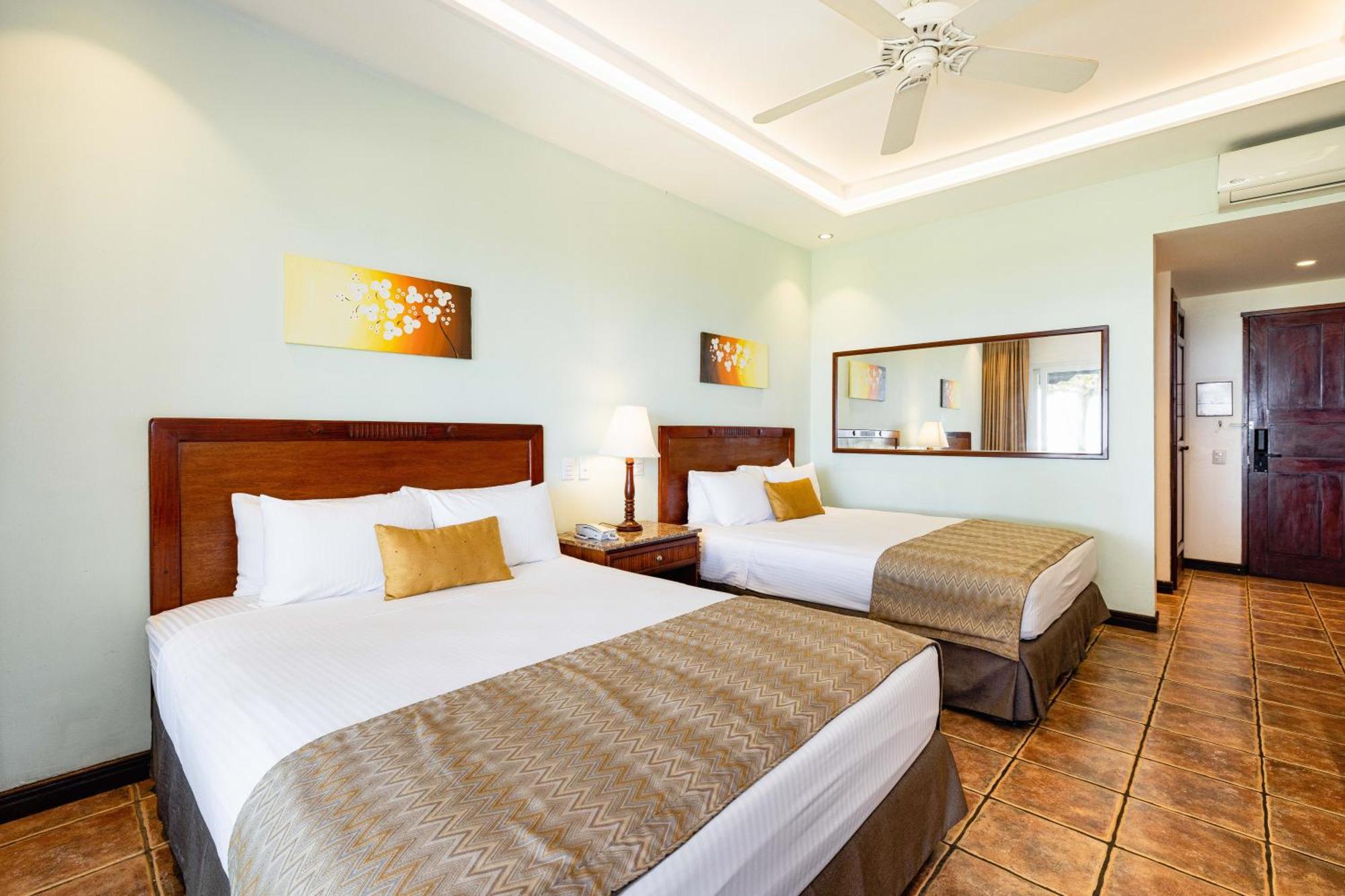 Hotel Tamarindo Diria Beach Resort Oda fotoğraf